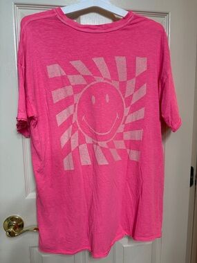 SALE 🏝️Women's Aerie Bright Pink Graphic Tee